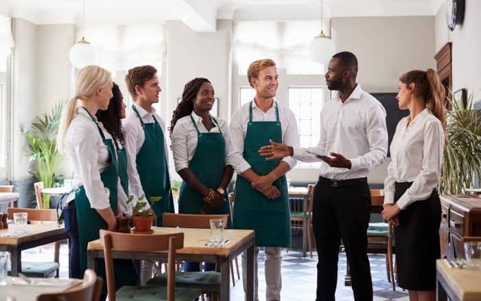 Cómo reducir la rotación de personal en restaurantes: 7 estrategias para construir un equipo estable